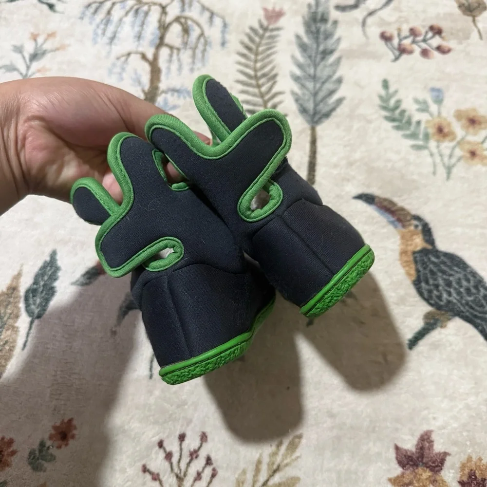 Bogs Unisex Kids Snow Boots Navy size 5